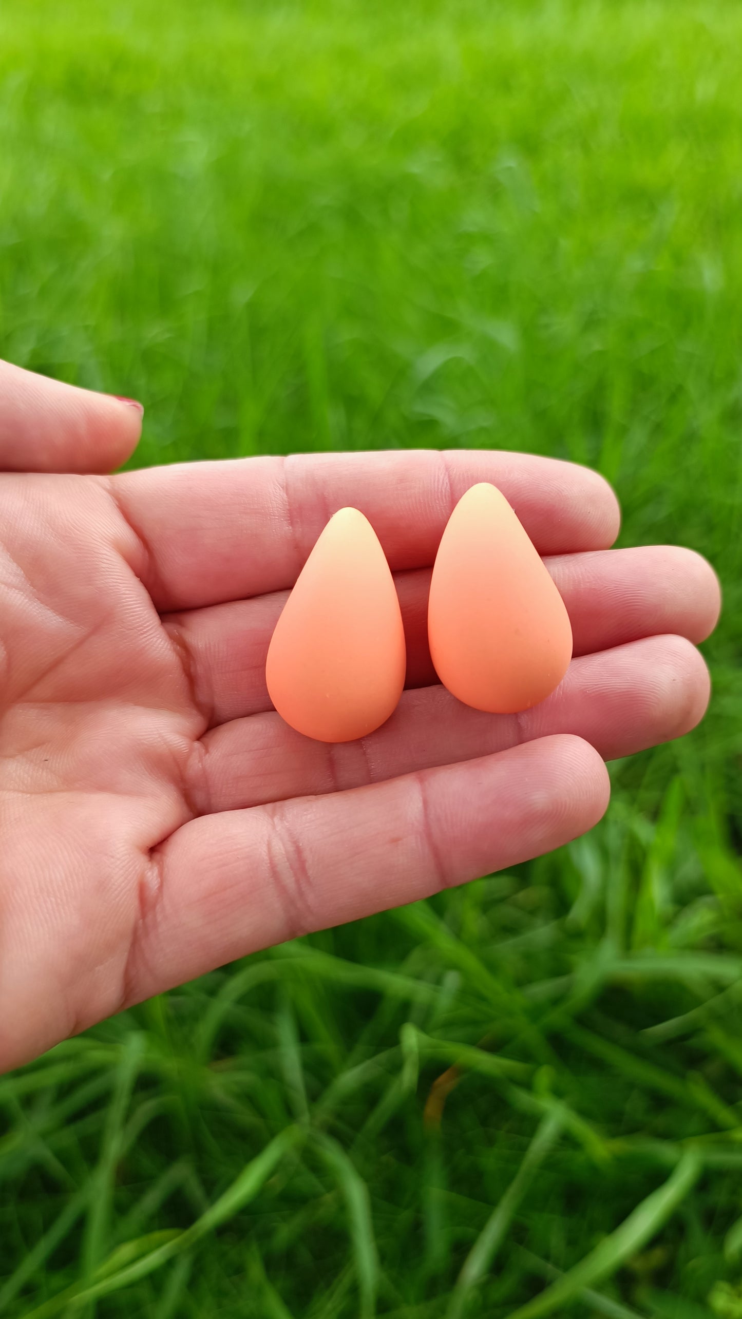 Pendientes de gota en colores
